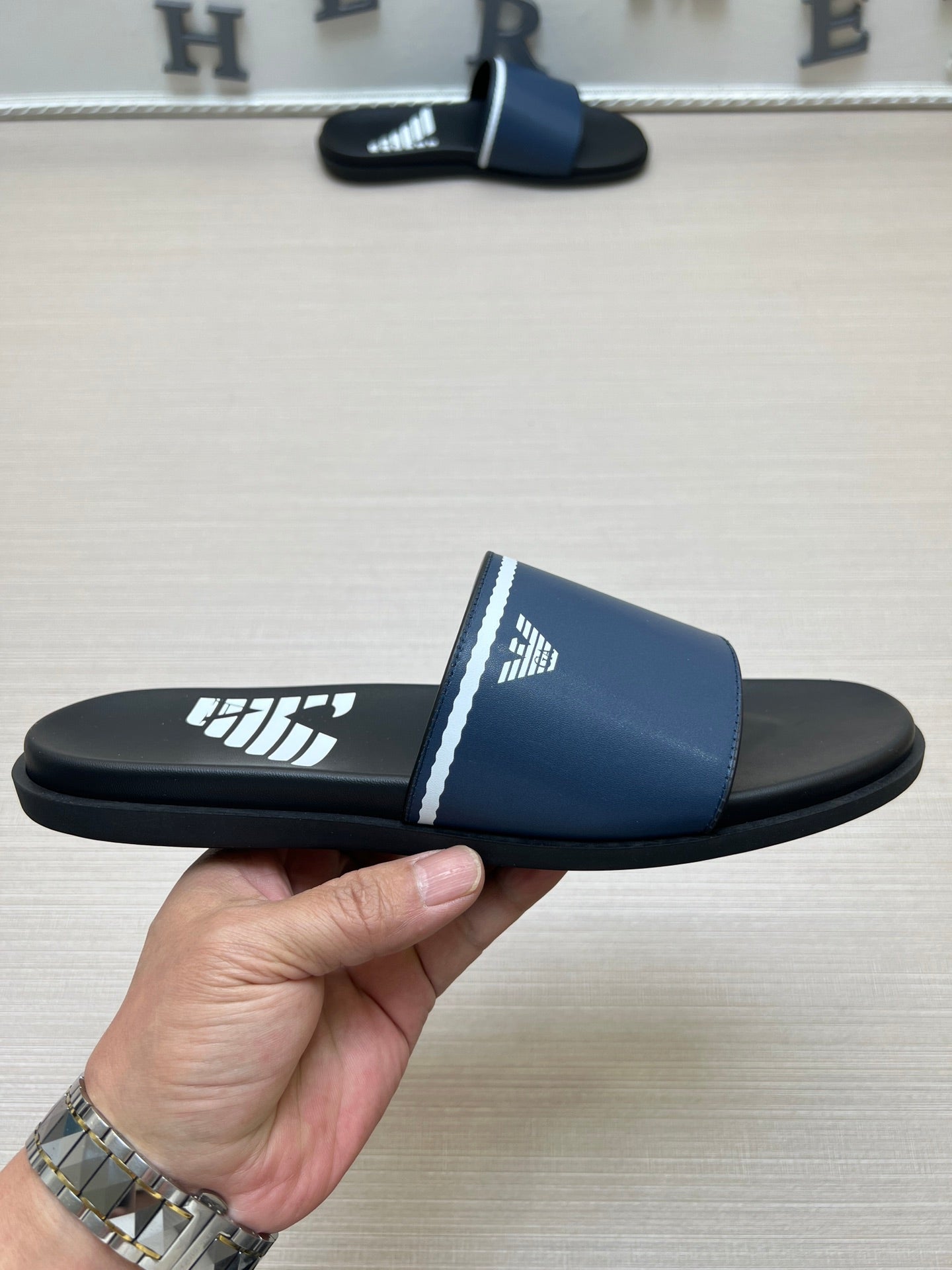 54A104ZDE Stylish slippers