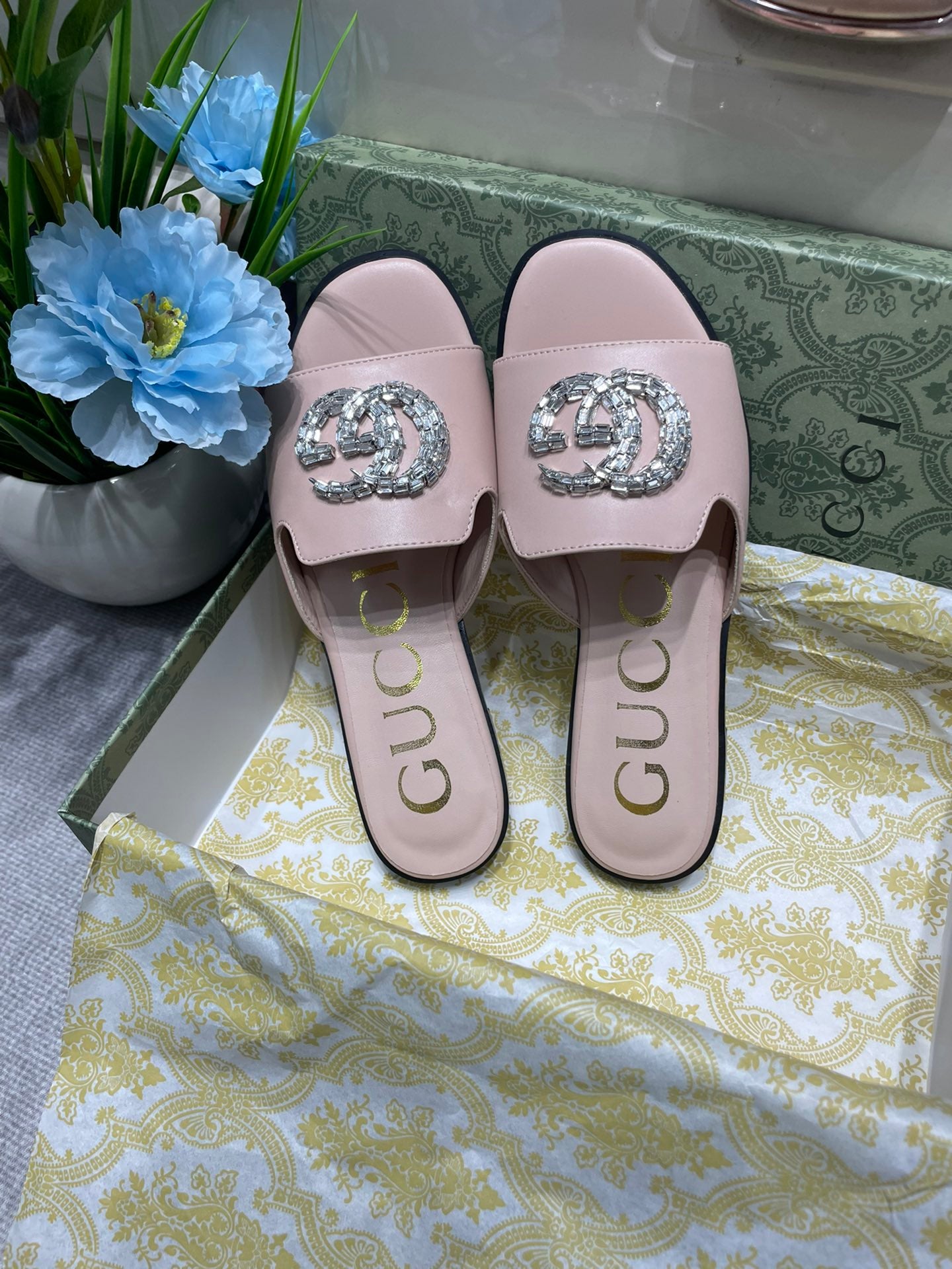 14B30ZDE Stylish slippers