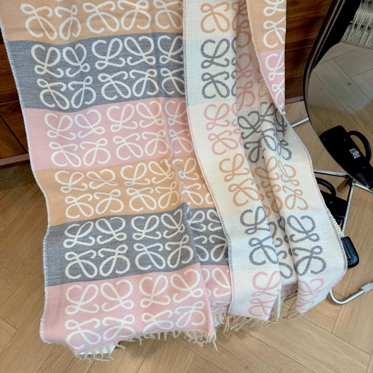 175RA42WDE Stylish Winter Scarves