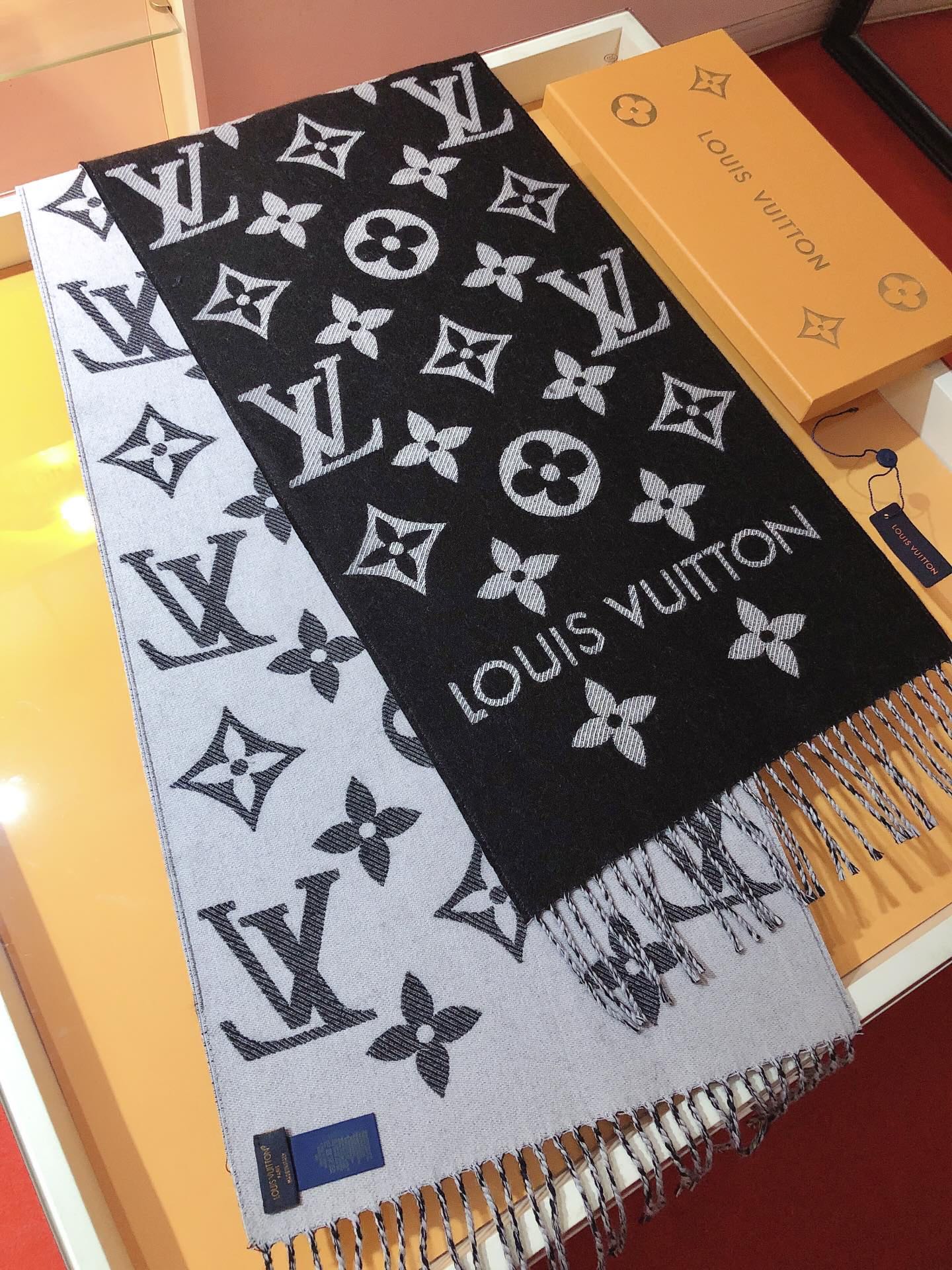 175RE27WDE Stylish Winter Scarves