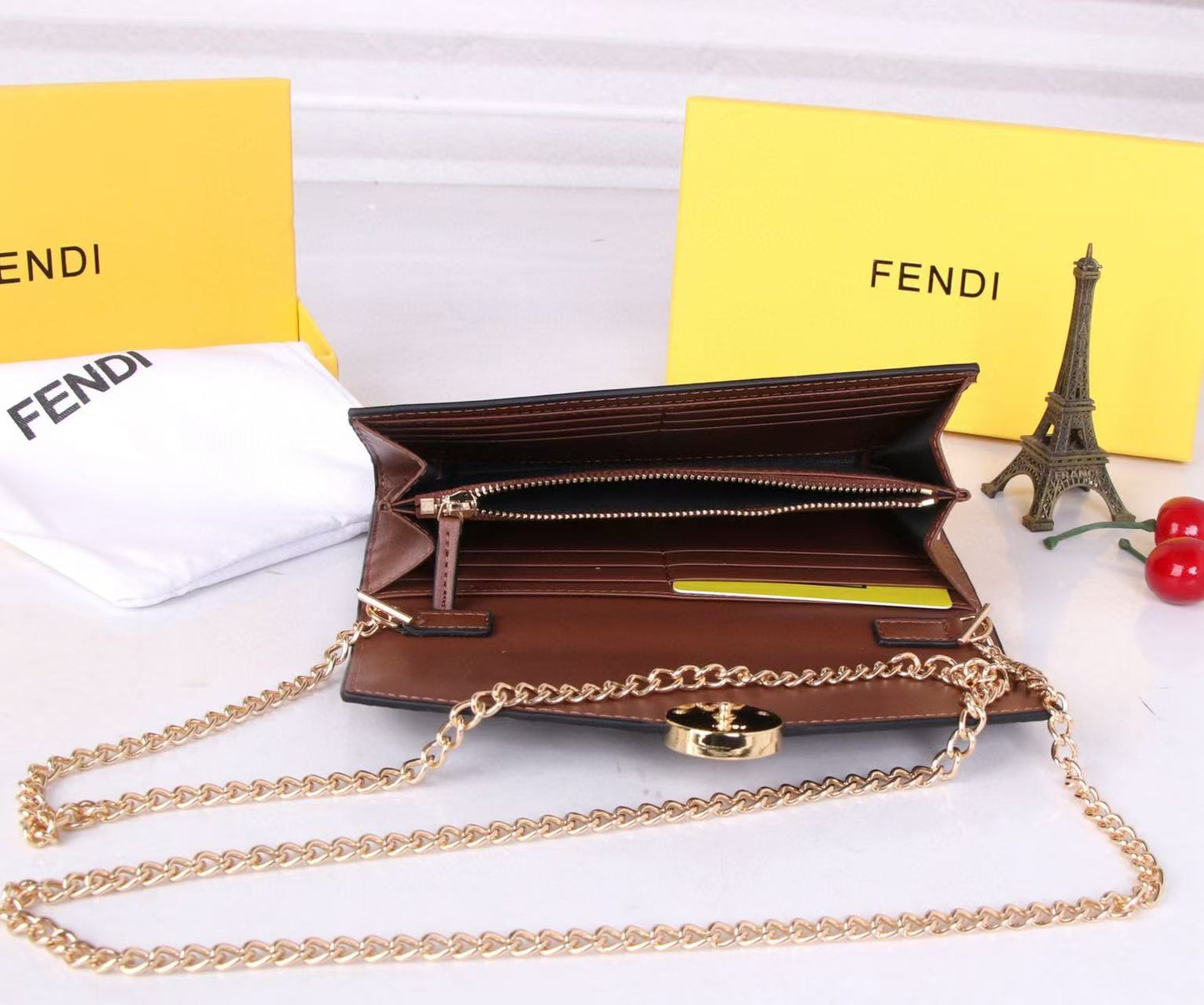 165NF107BDE Stylish leather bag