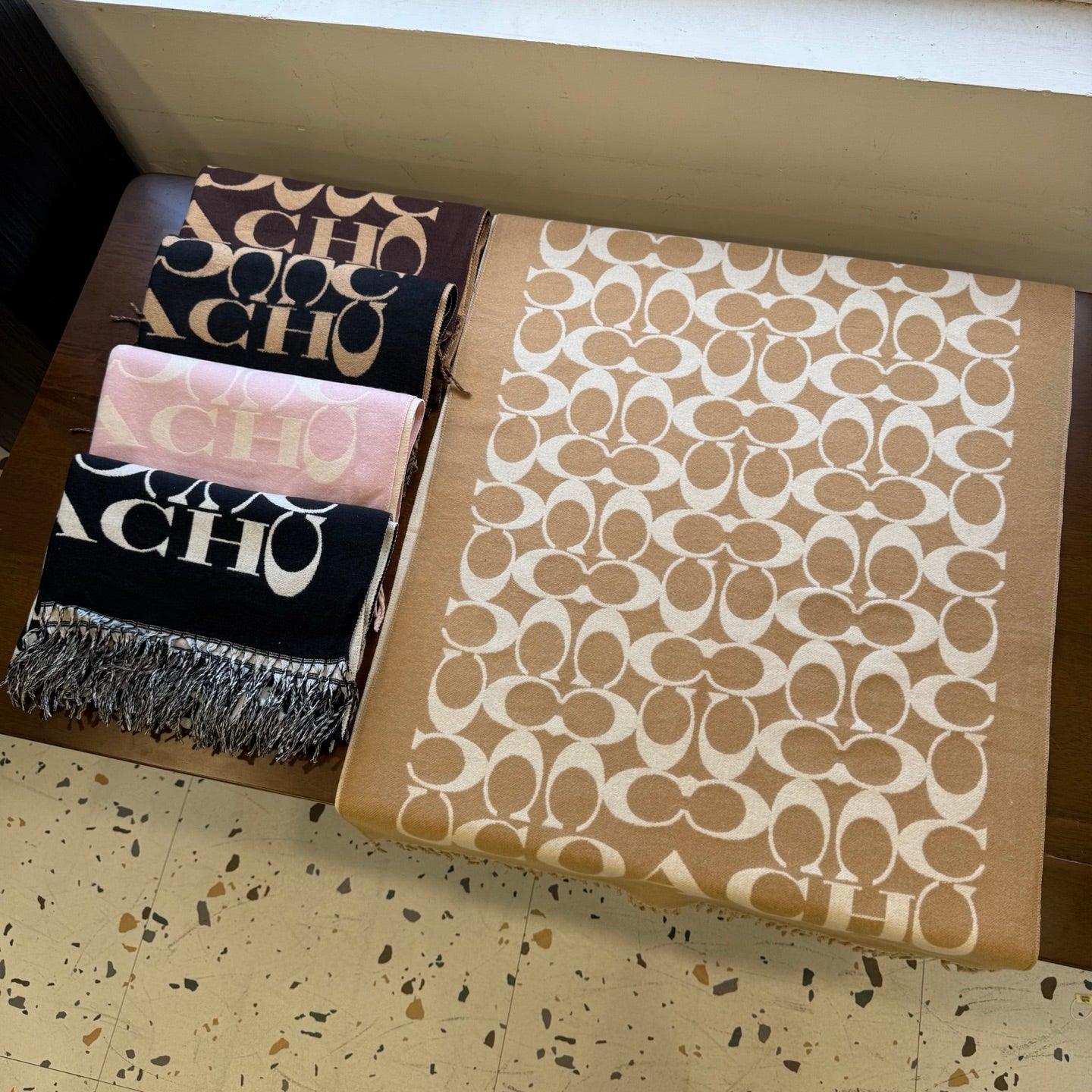 185ZA63WDE Stylish Winter Scarves