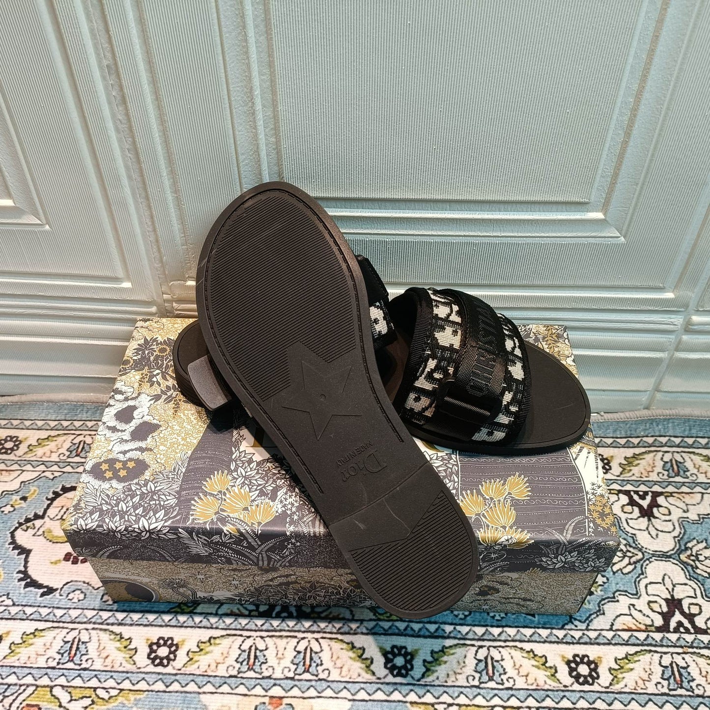 14D20ZDE Stylish Slippers