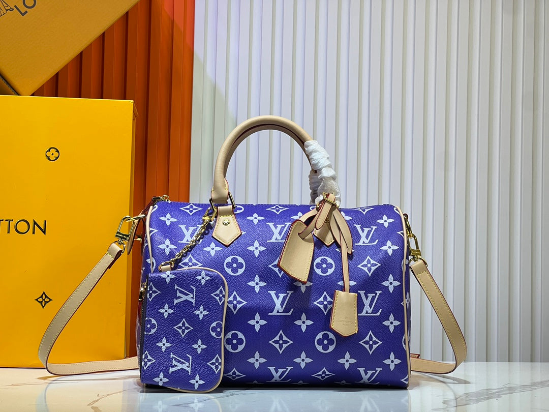155XE16BDE Stylish leather bag