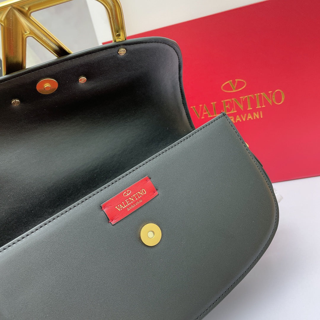 5A45BDE Stylish leather bag