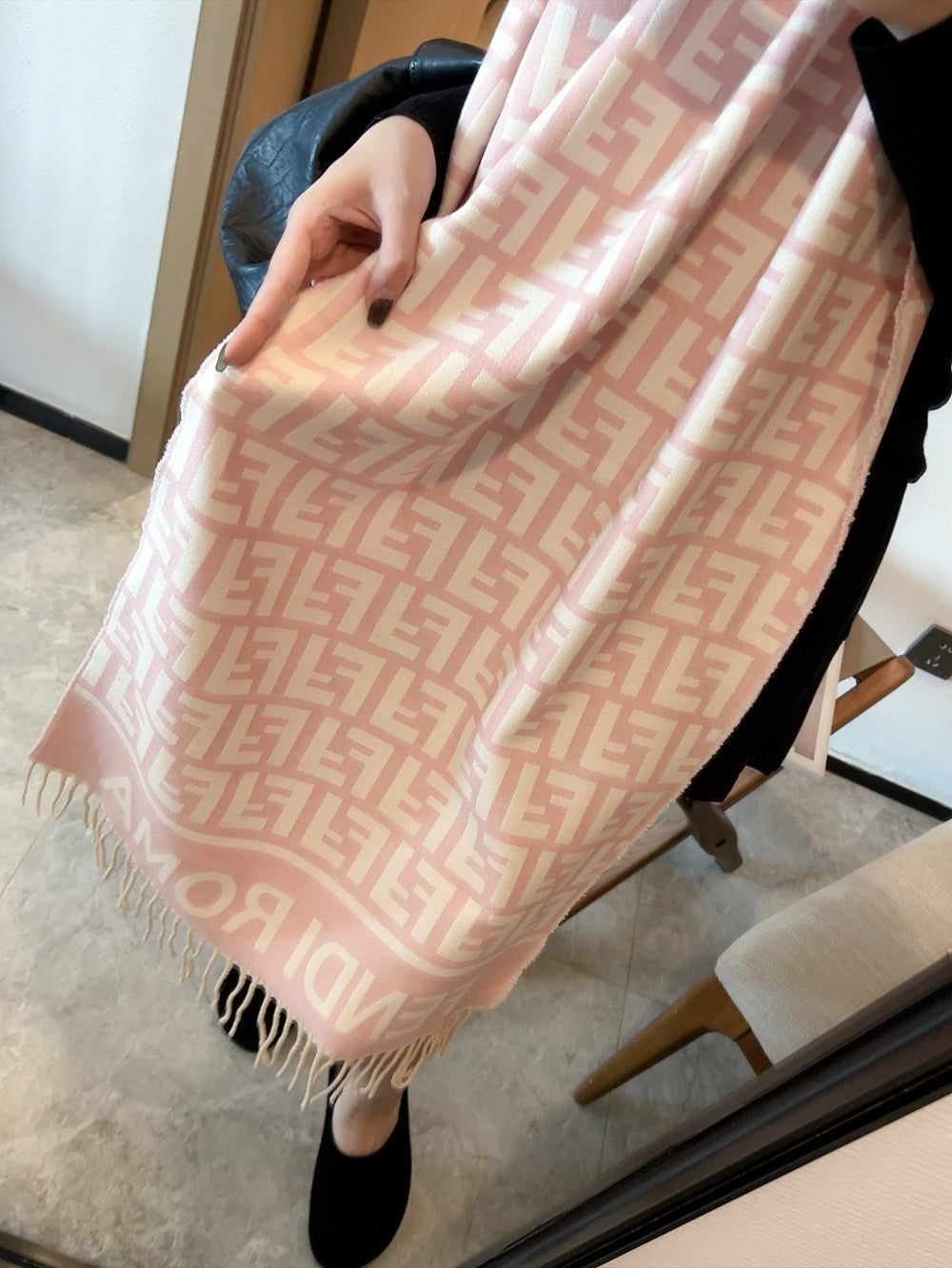 185ZF12WDE Stylish Winter Scarves
