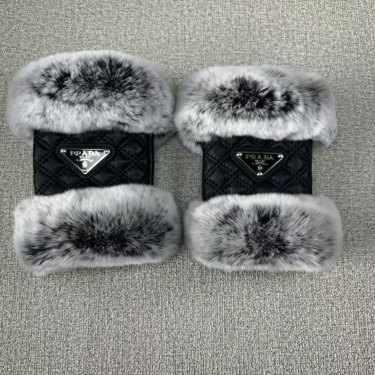 24PD103SDE Stylish gloves