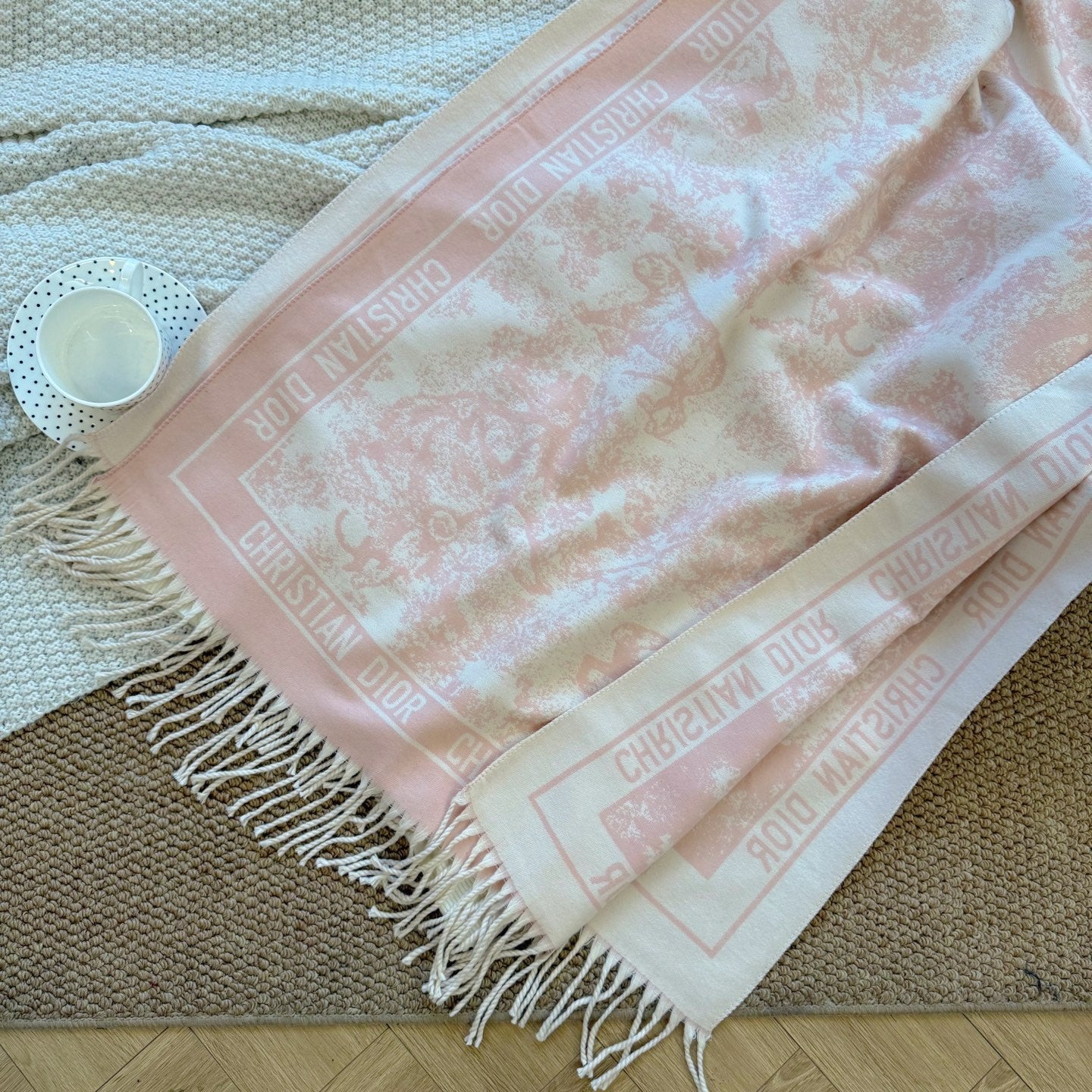 185ZD70WDE Stylish Winter Scarves