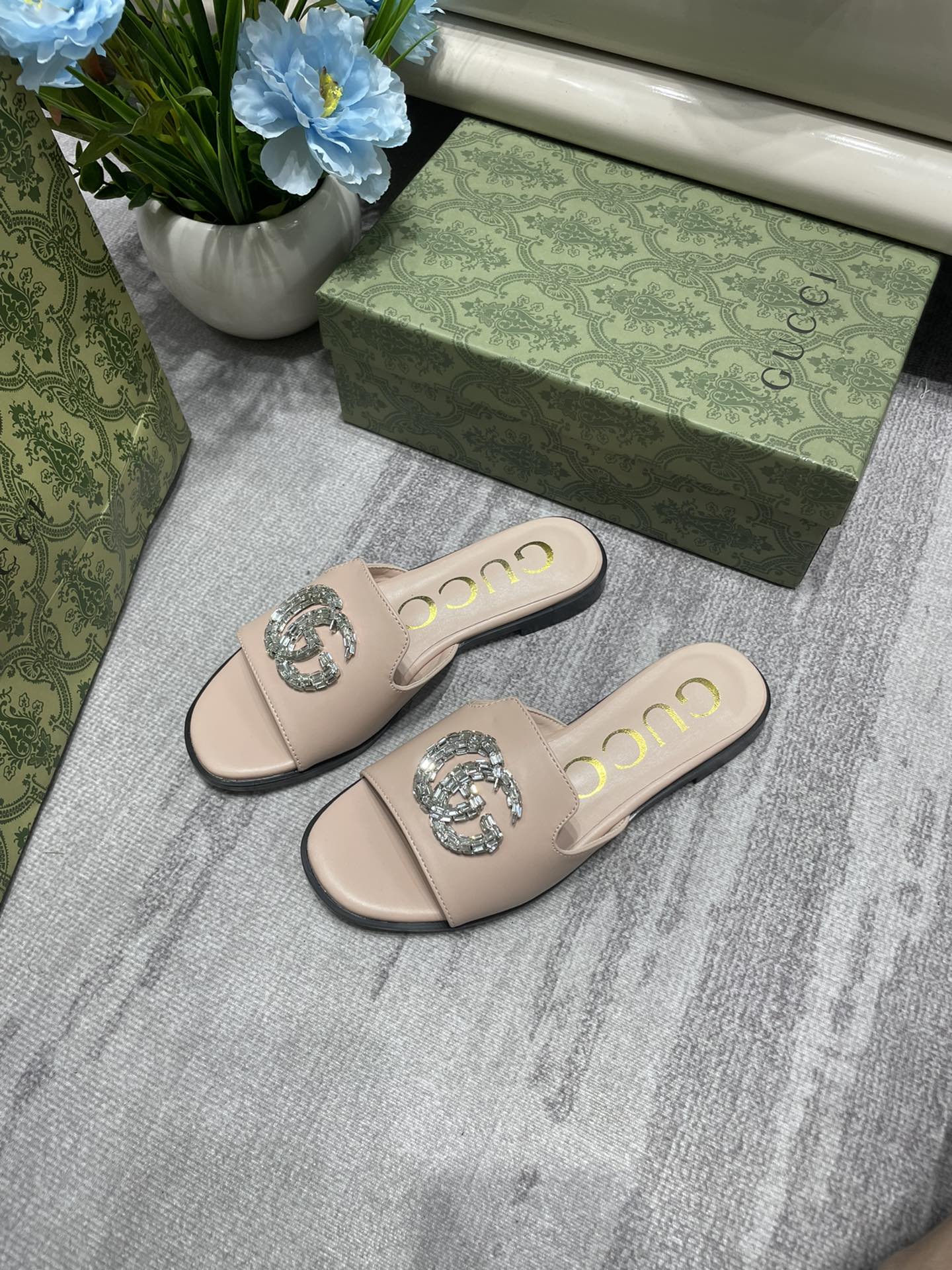 14B30ZDE Stylish slippers