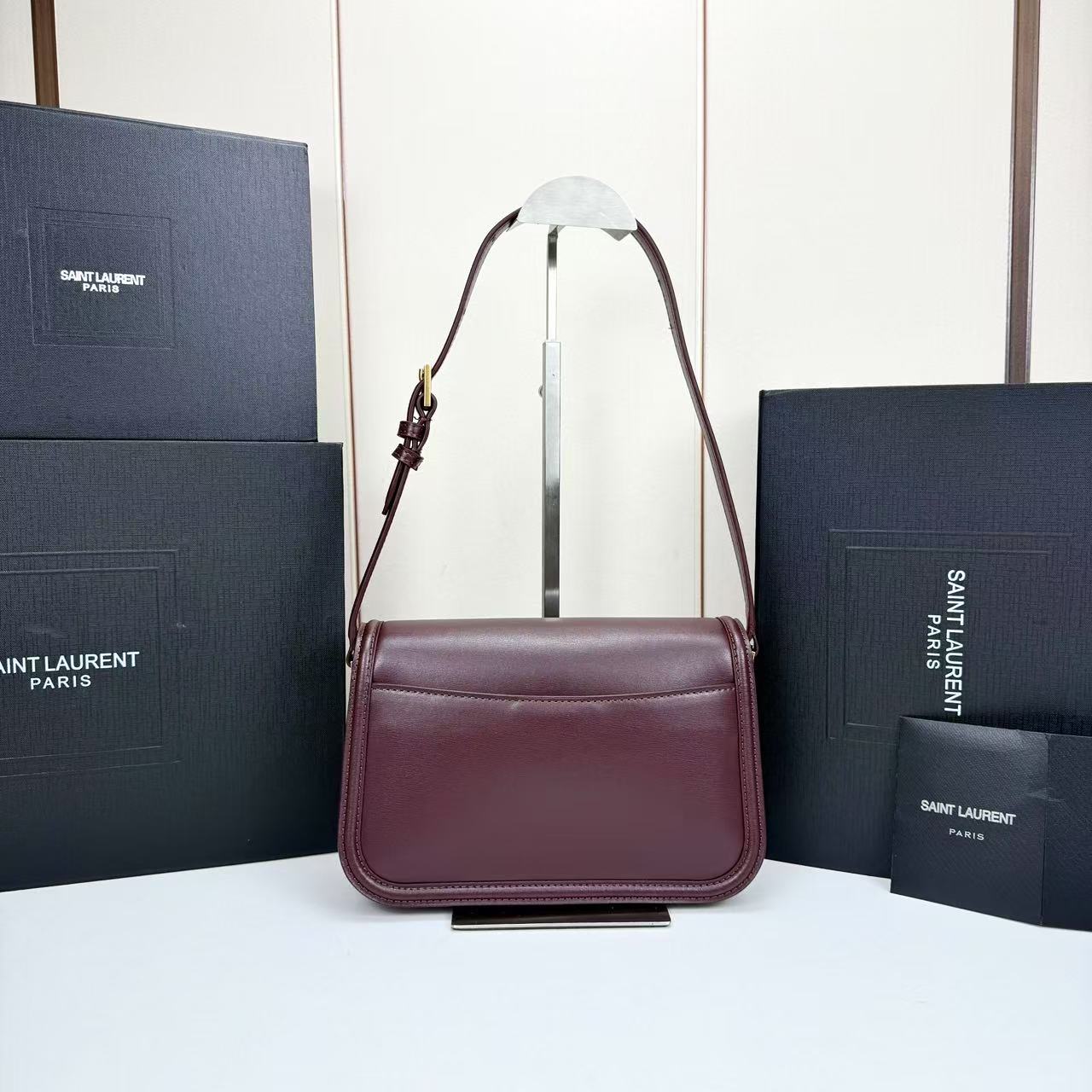 15RSL54BDE Stylish leather bag