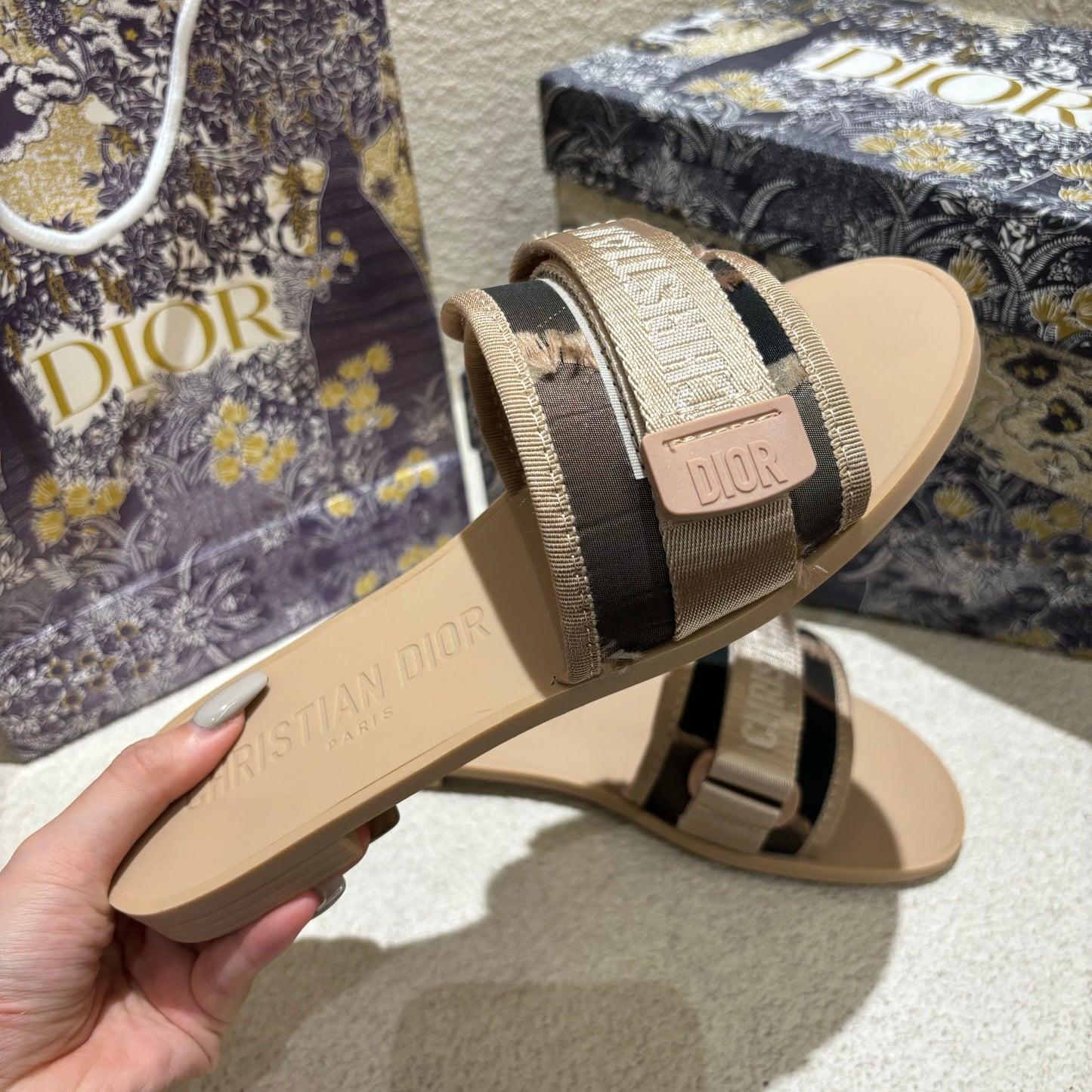 14D17ZDE Stylish slippers