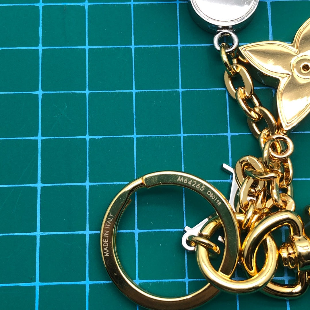 1E10ADE Stylish Keychains