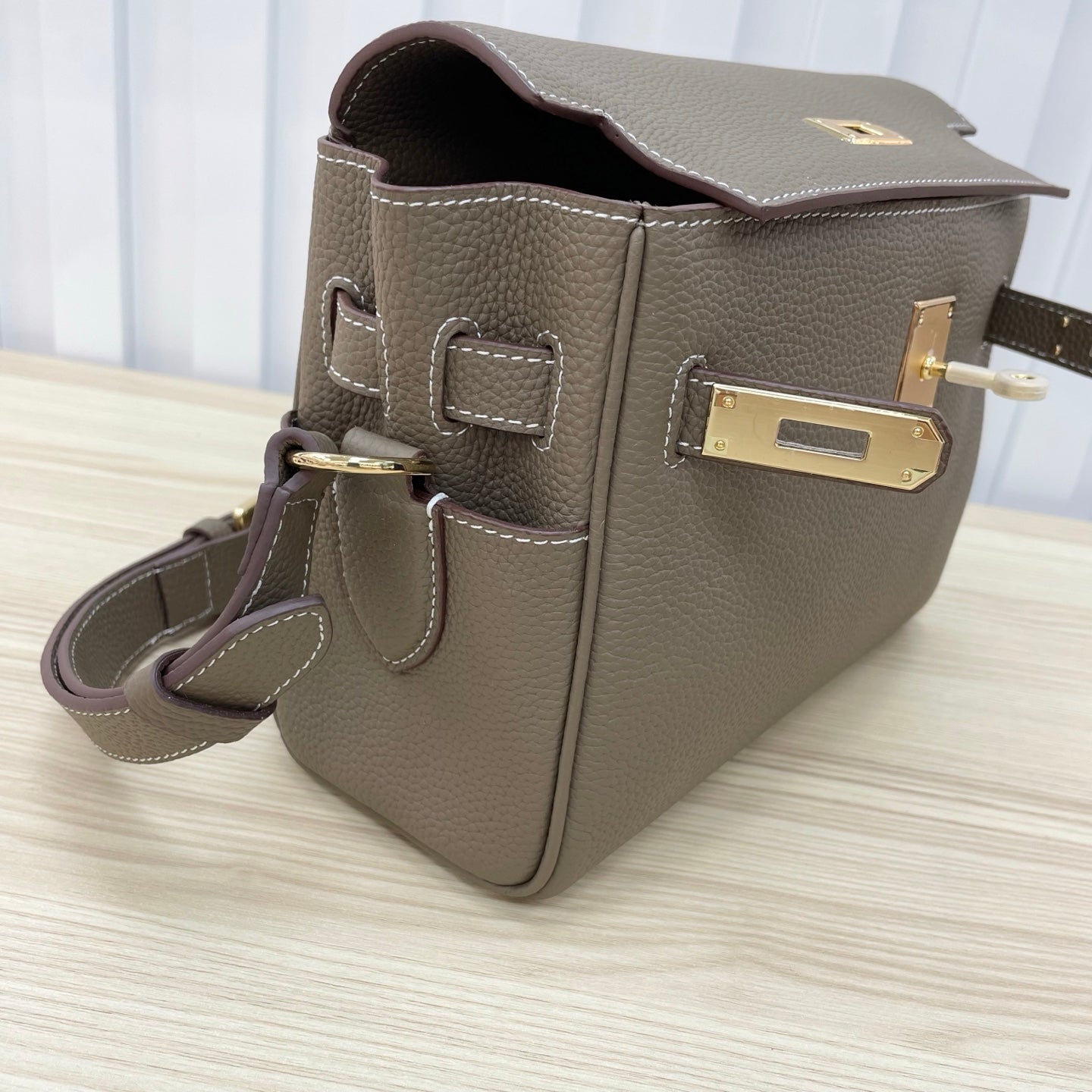 15RH4BDE Stylish leather bag