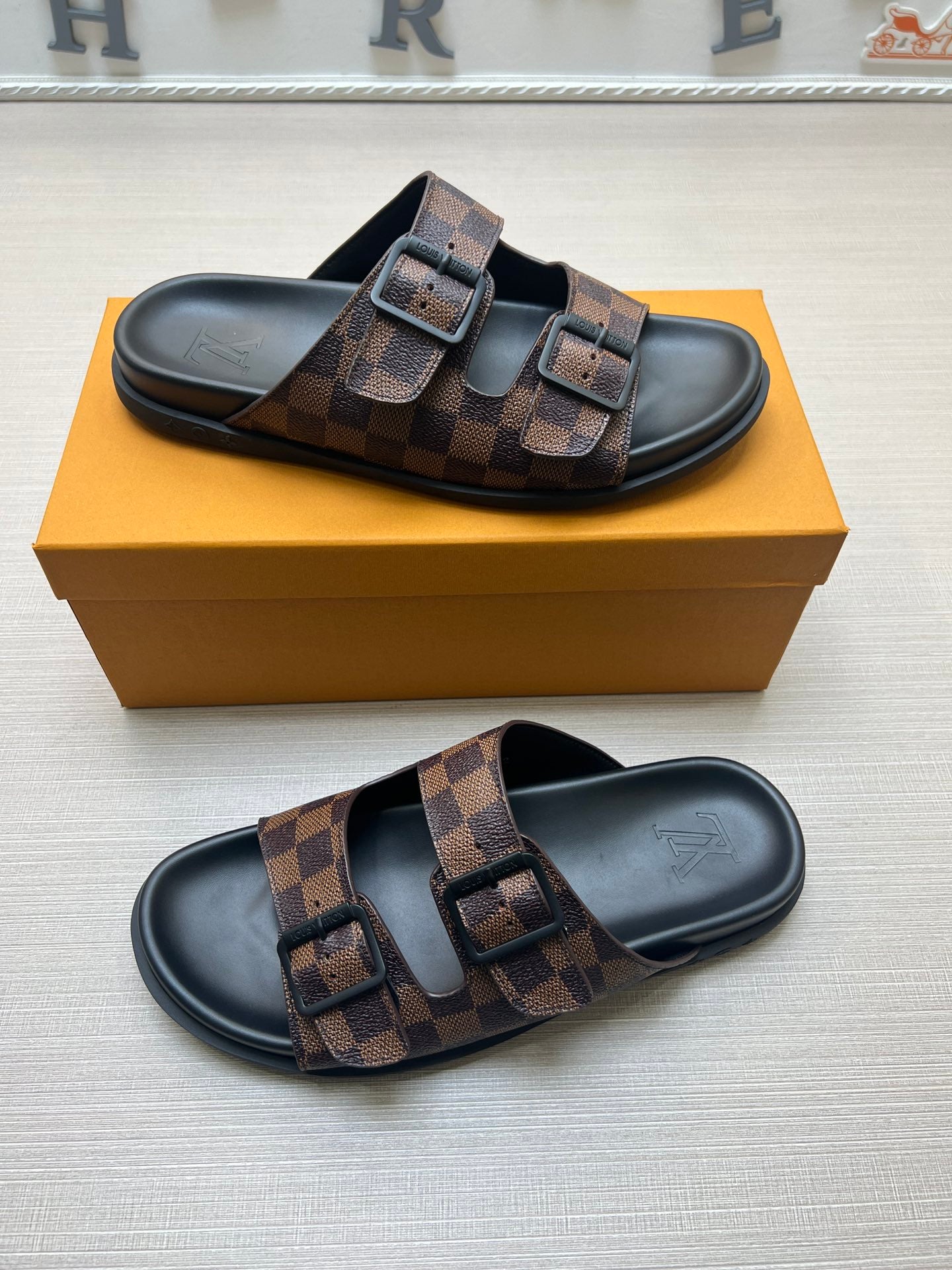 54E60ZDE Stylish slippers
