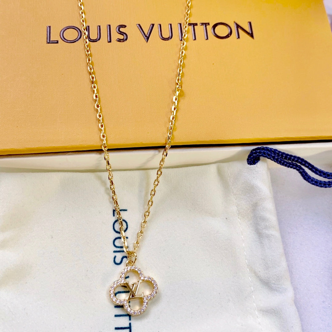 1YE248XDE Stylish Necklaces