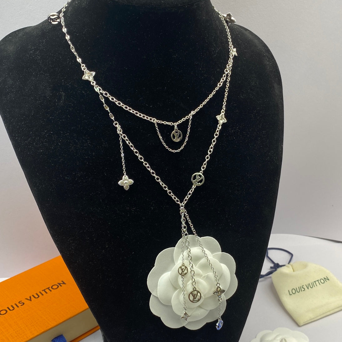 1NE186XDE Stylish Necklaces