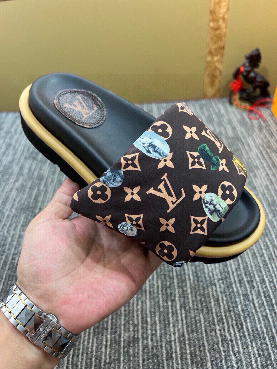 5QE12ZDE Stylish Slippers