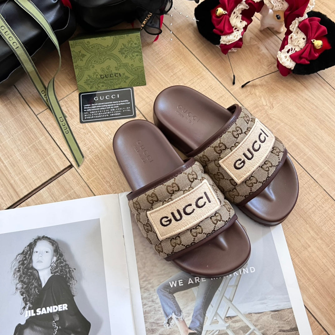 14B84ZDE Stylish Slippers