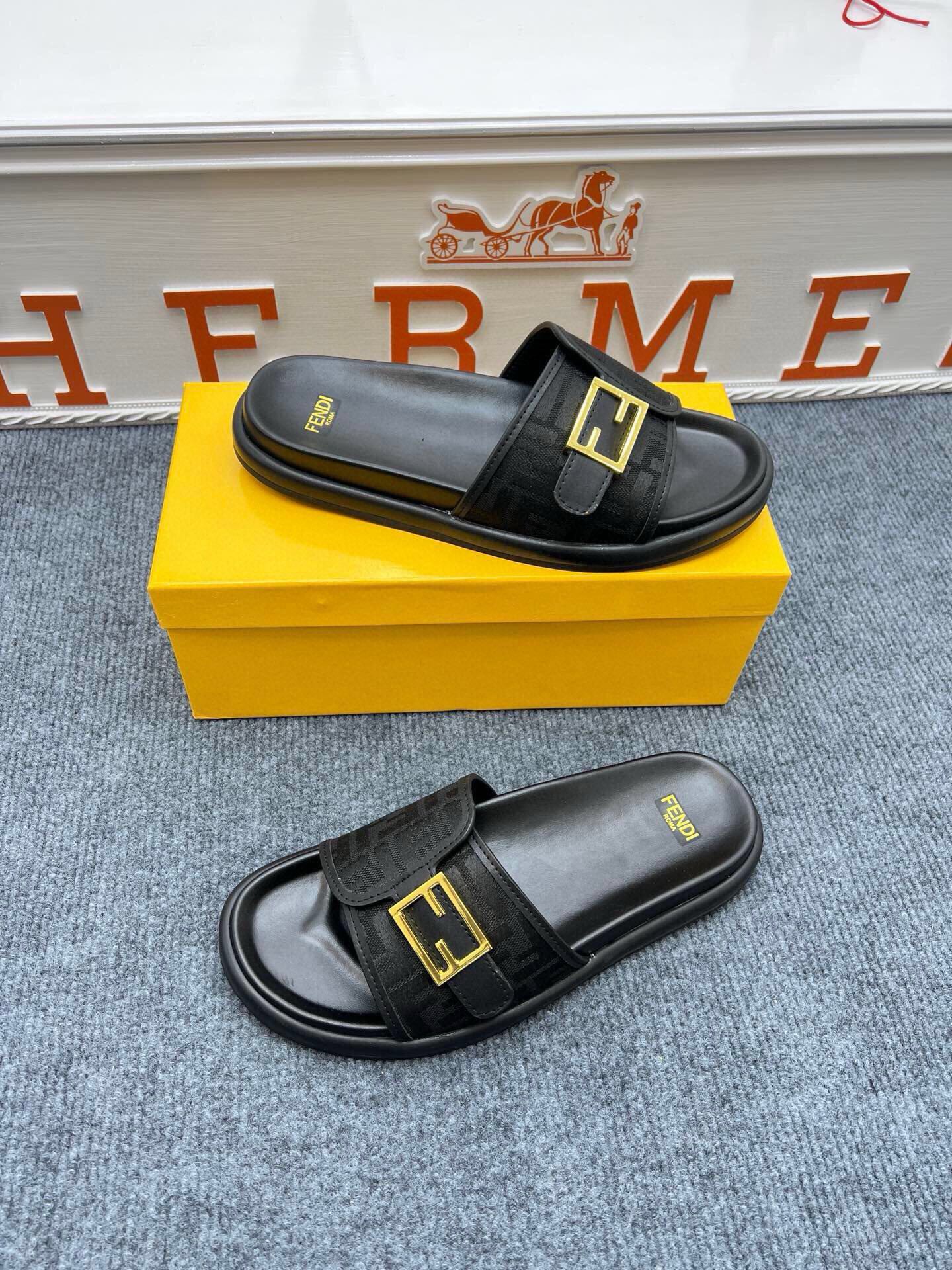 54F37ZDE Stylish slippers