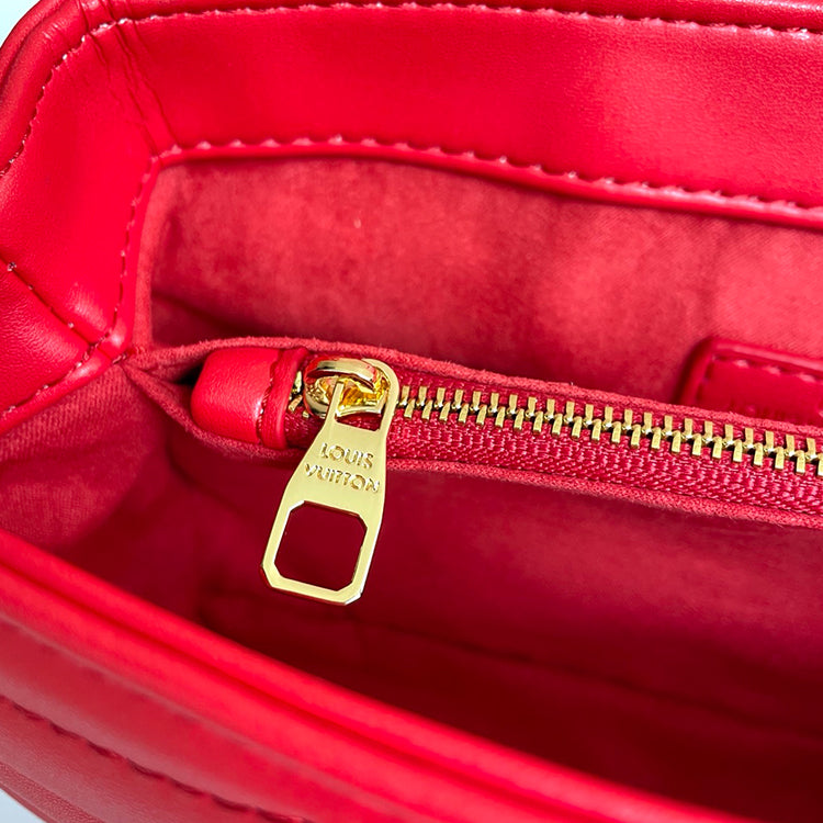 AE028BDE Stylish leather bag