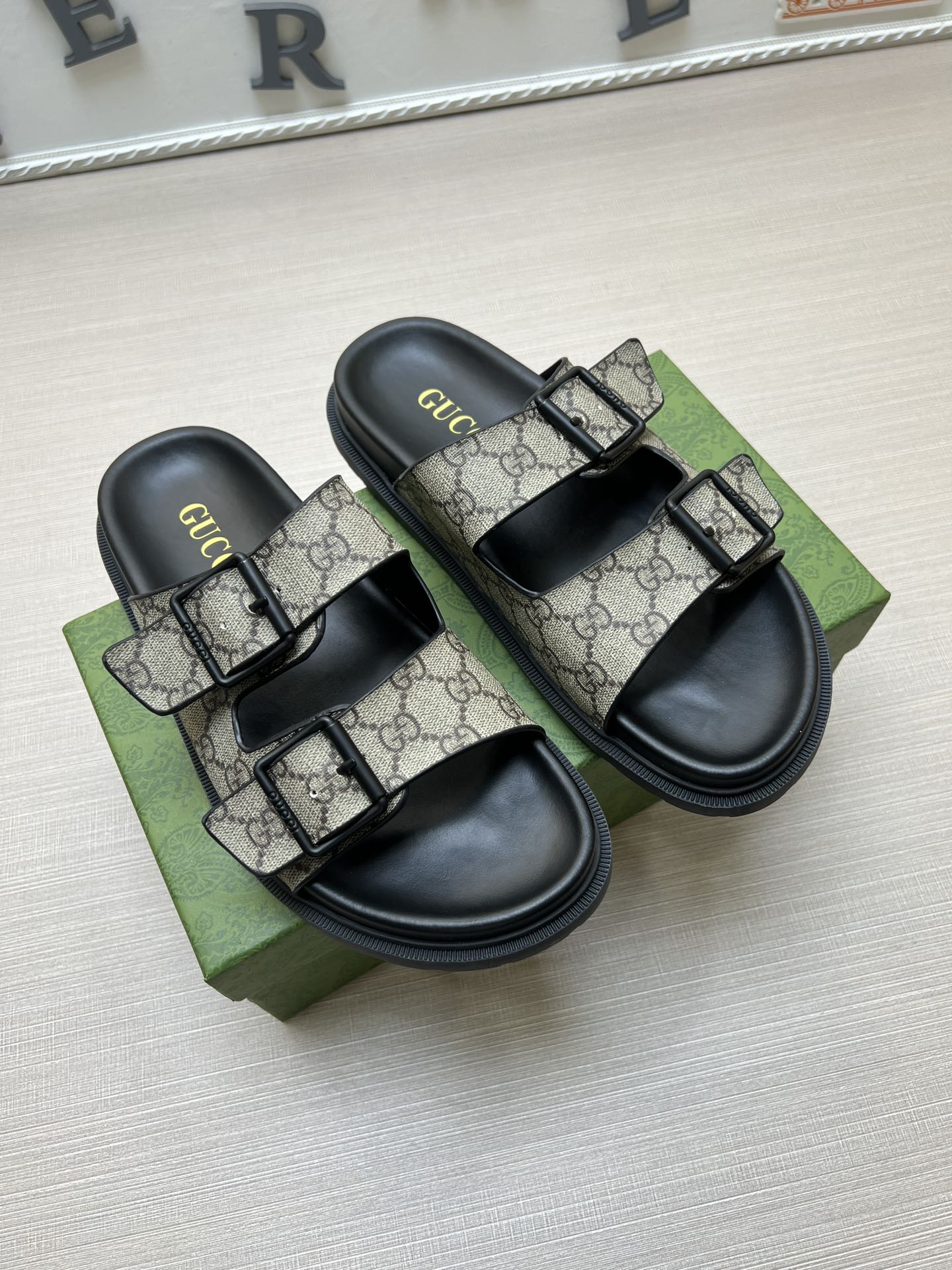 54B90ZDE Stylish slippers