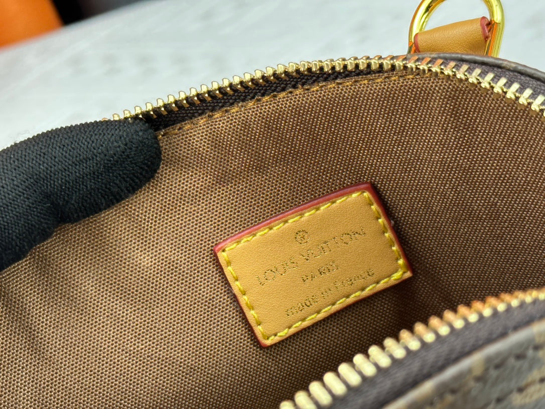 155XE20BDE Stylish leather bag