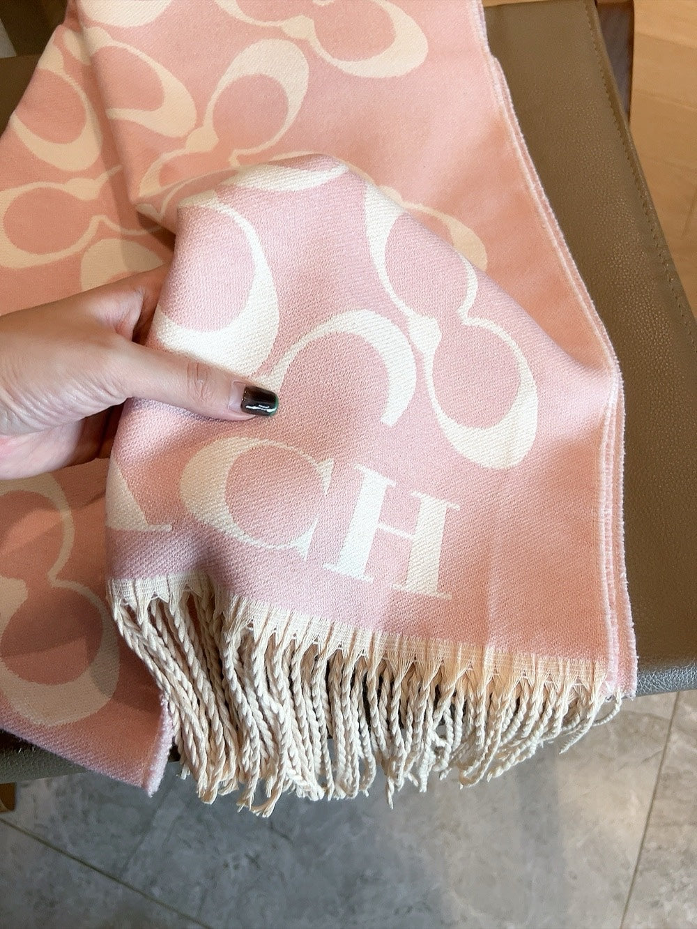 185ZA10WDE Stylish Winter Scarves