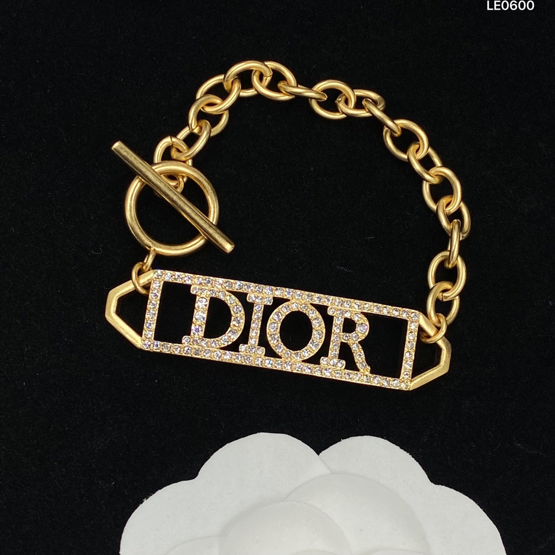 165ND7XDE Stylish Bracelets