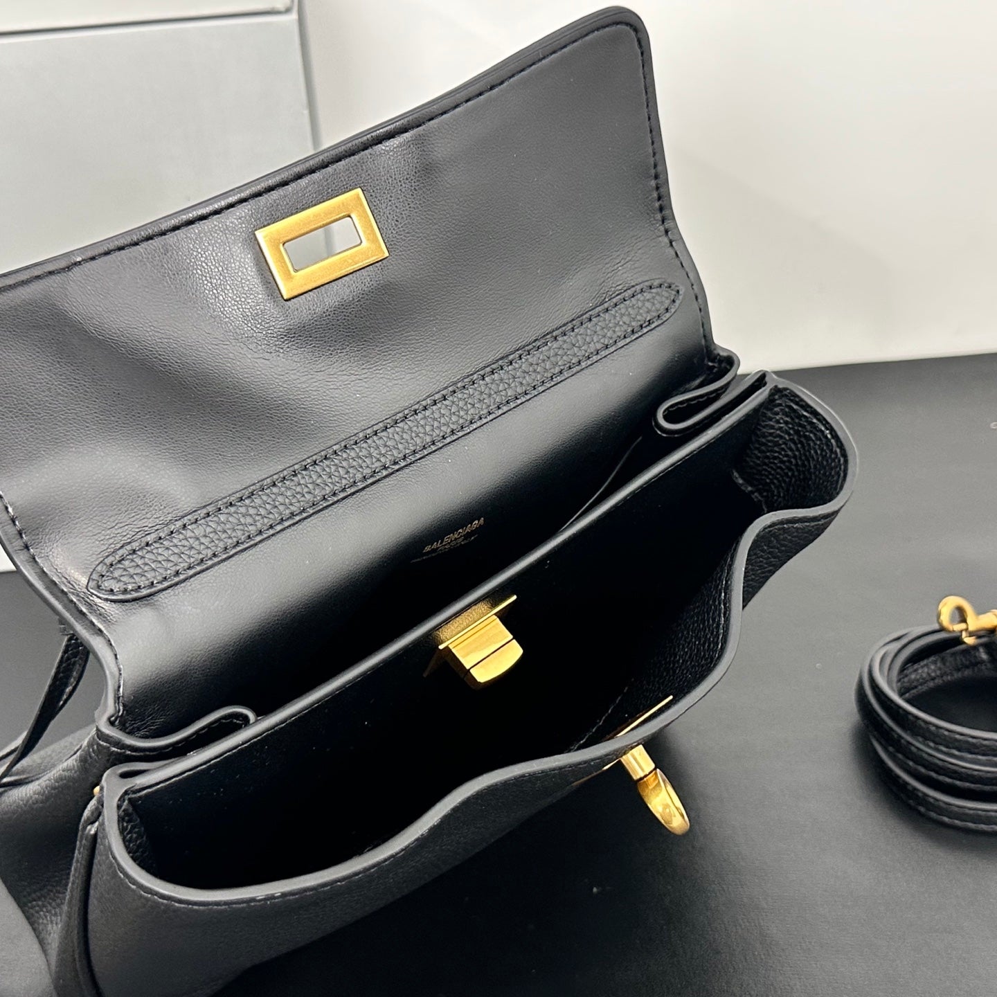 15XJ4BDE Stylish leather bag
