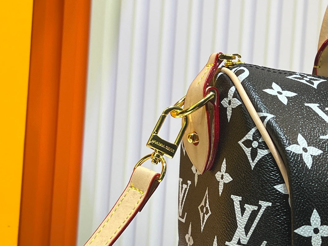 155XE17BDE Stylish leather bag