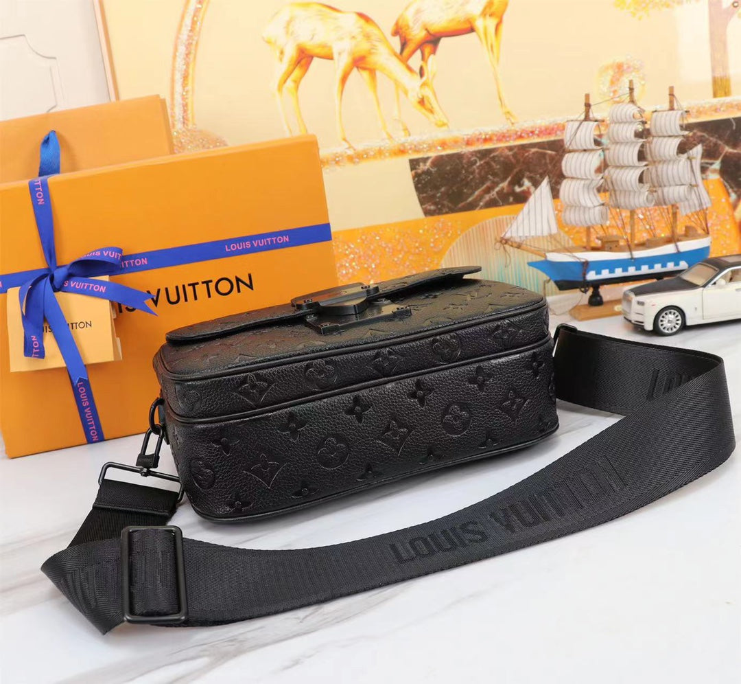 2XE137BDE Stylish leather bag