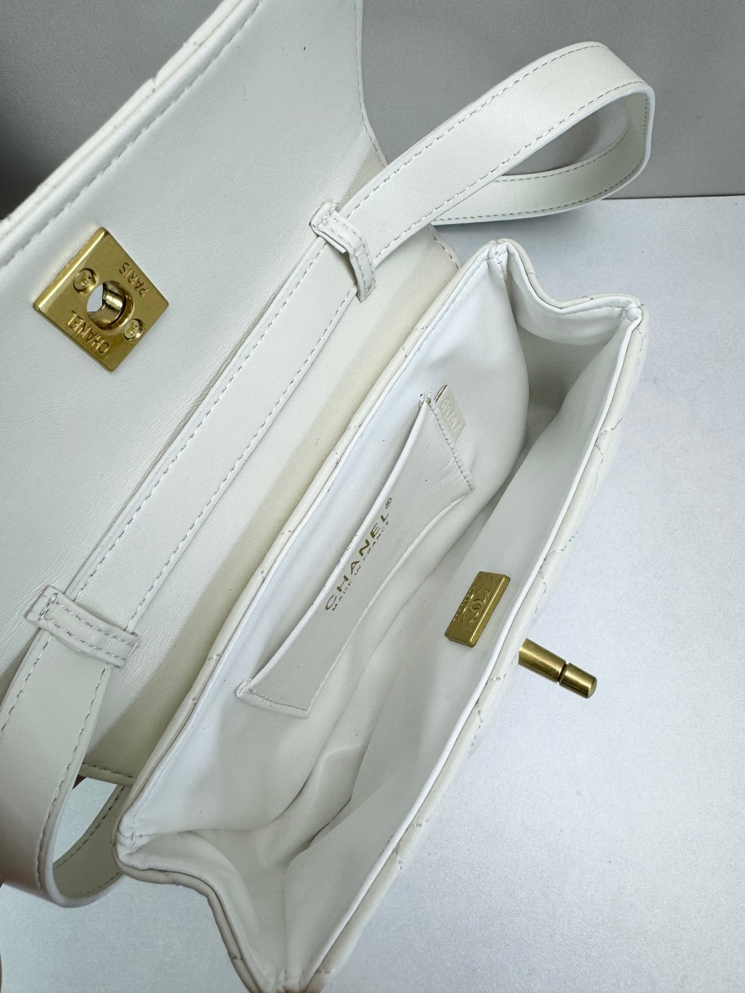 15RC61BDE Stylish leather bag
