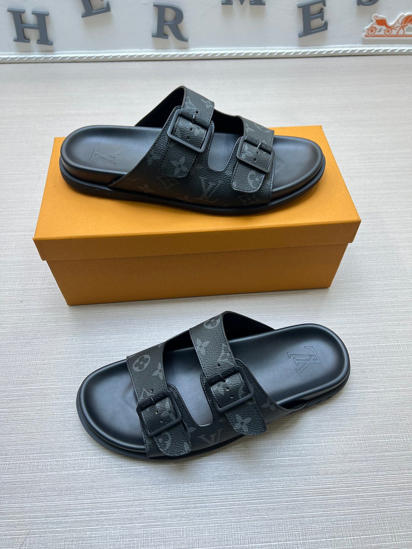 54E56ZDE Stylish slippers