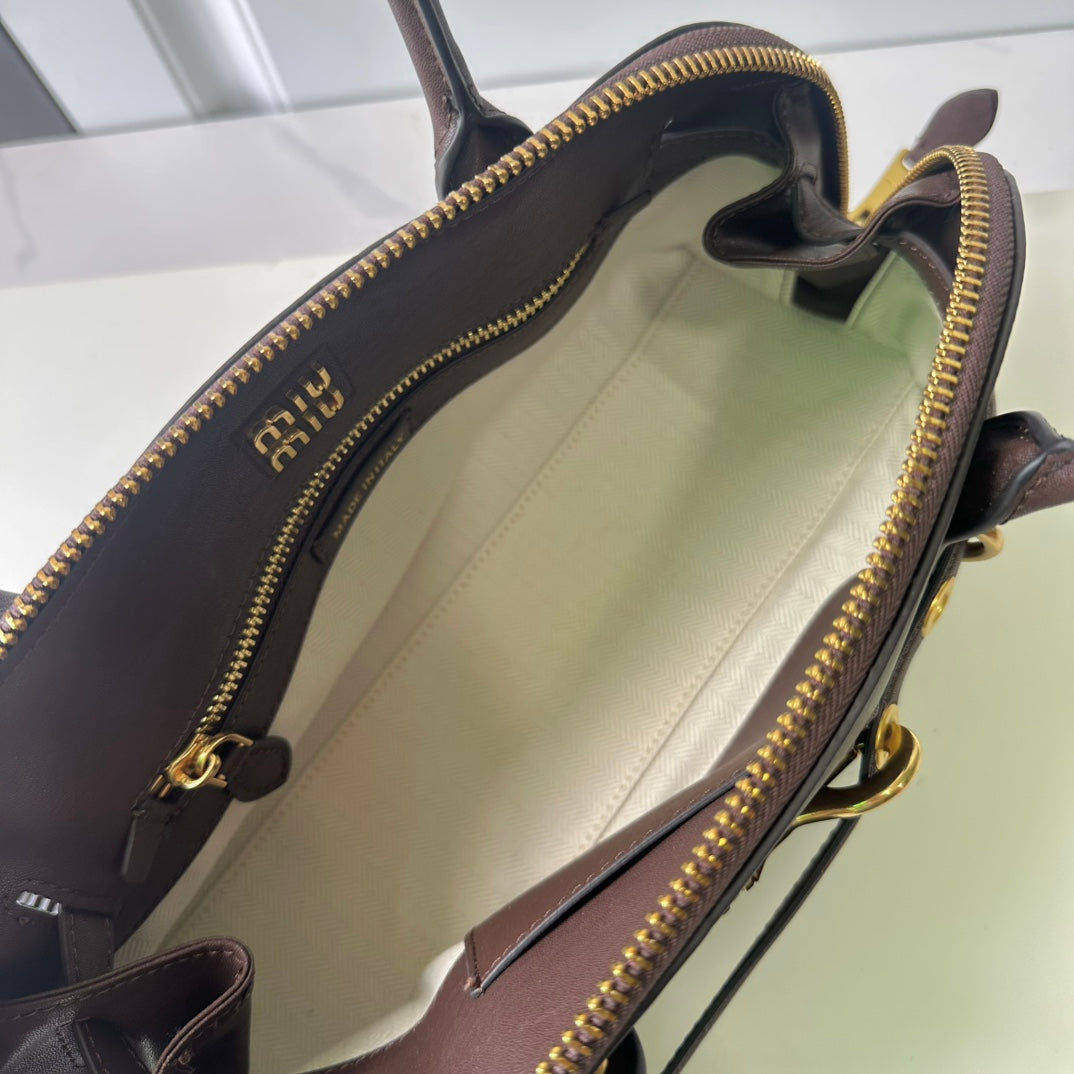15RA40BDE Stylish leather bag
