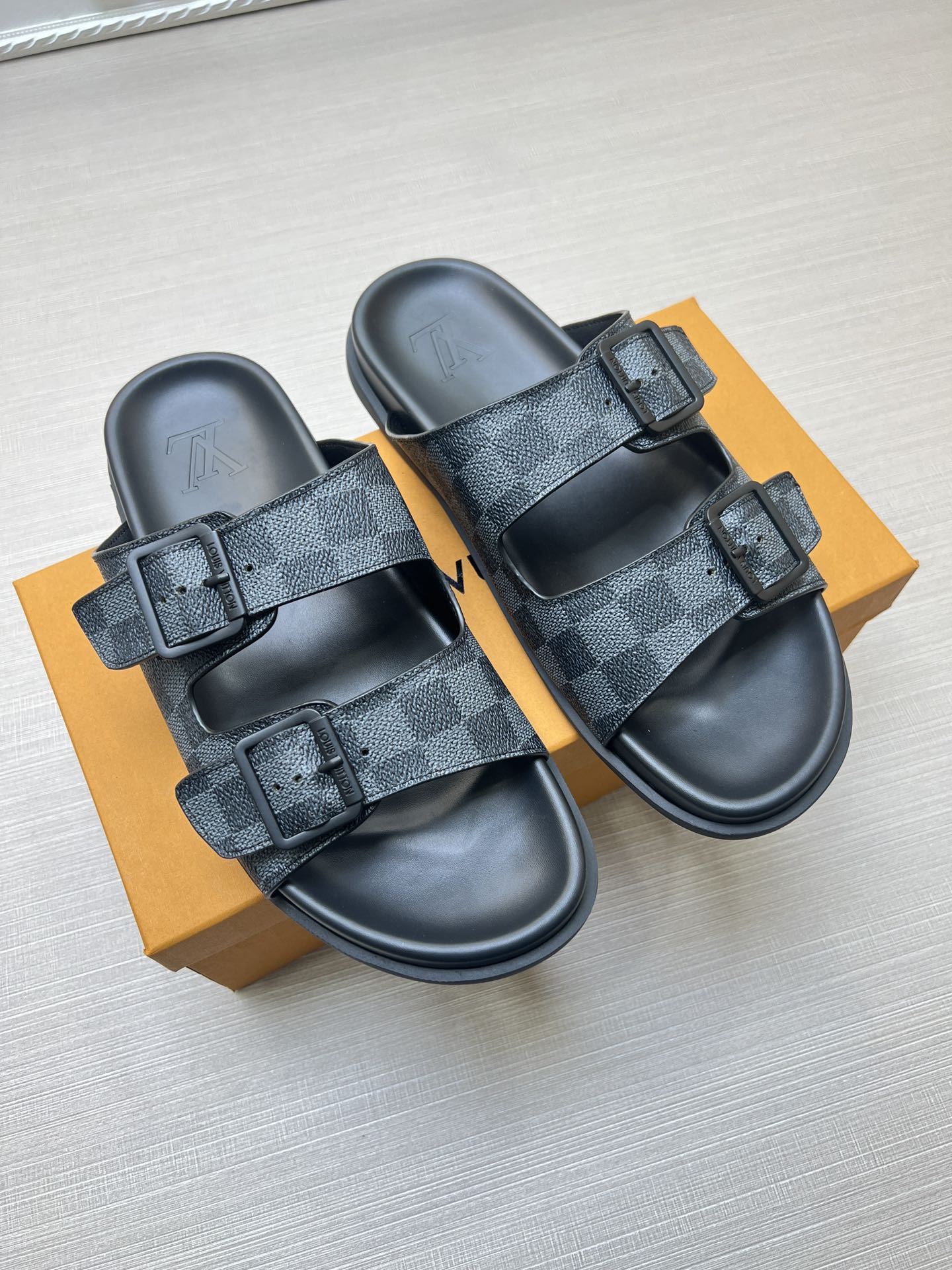 54E59ZDE Stylish slippers