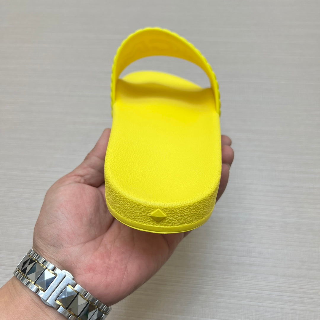54M42ZDE Stylish slippers