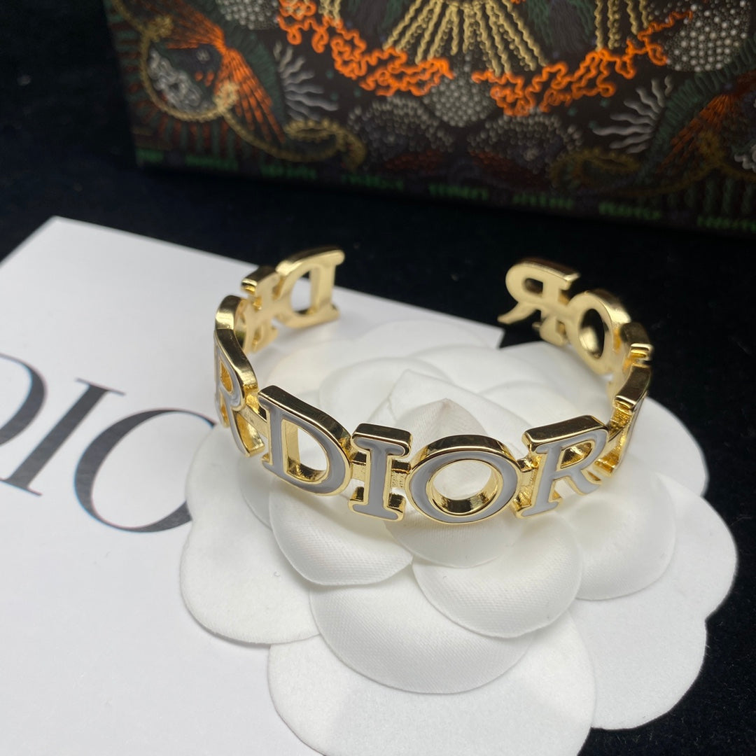 1YD27KDE Stylish Bracelets