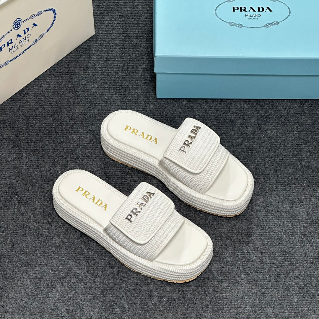 14PD24ZDE Stylish slippers