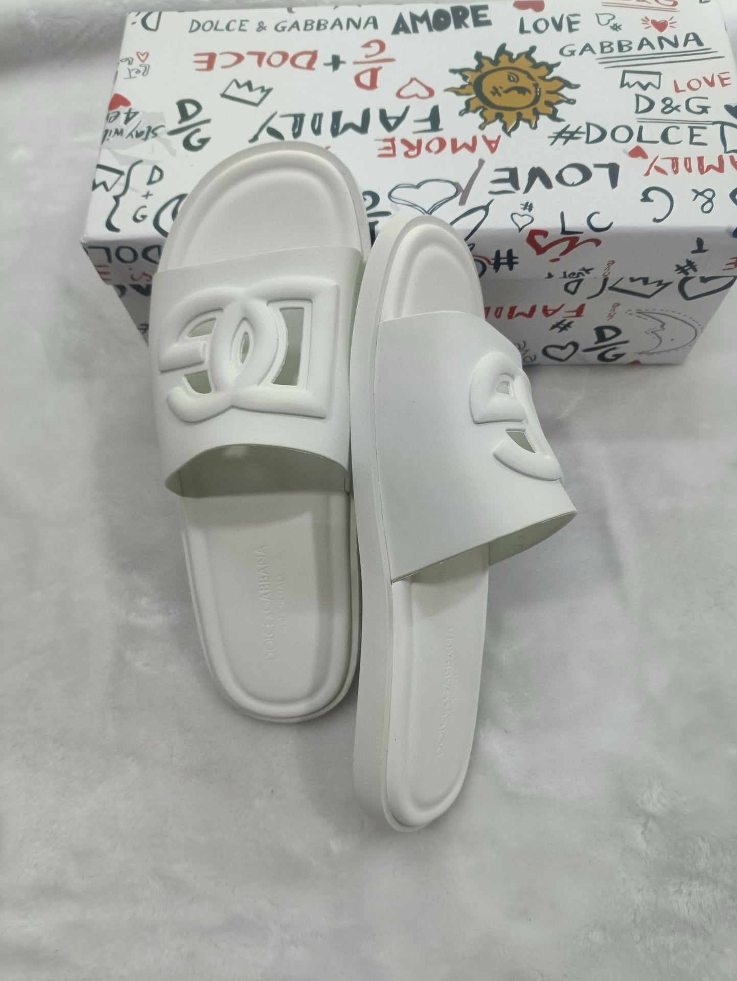 54A82ZDE Stylish slippers