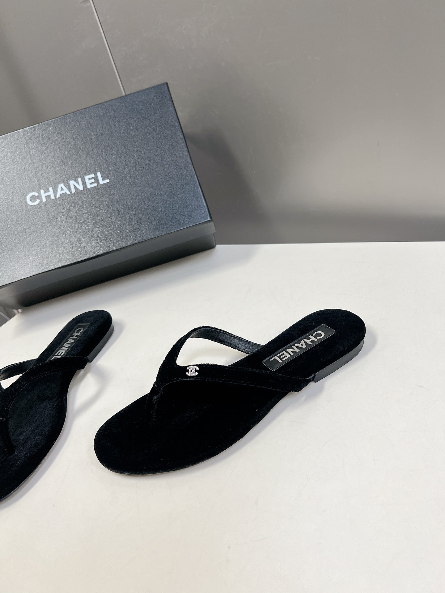14C15ZDE Stylish slippers