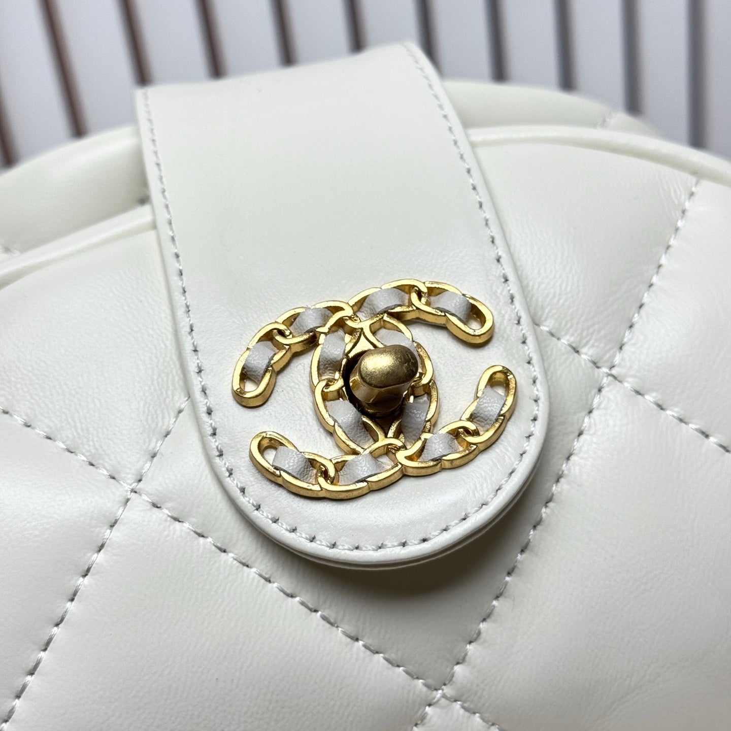 15RC49BDE Stylish leather bag