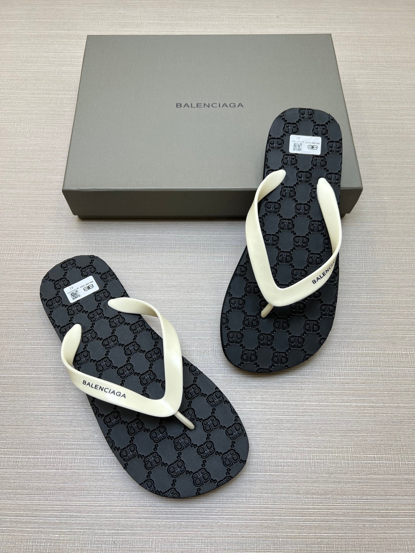 5QB16ZDE Stylish Slippers