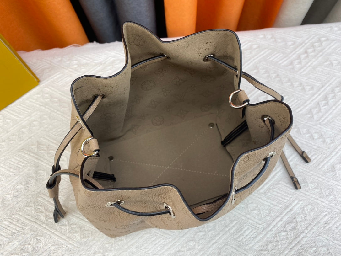 165NE98BDE Stylish leather bag