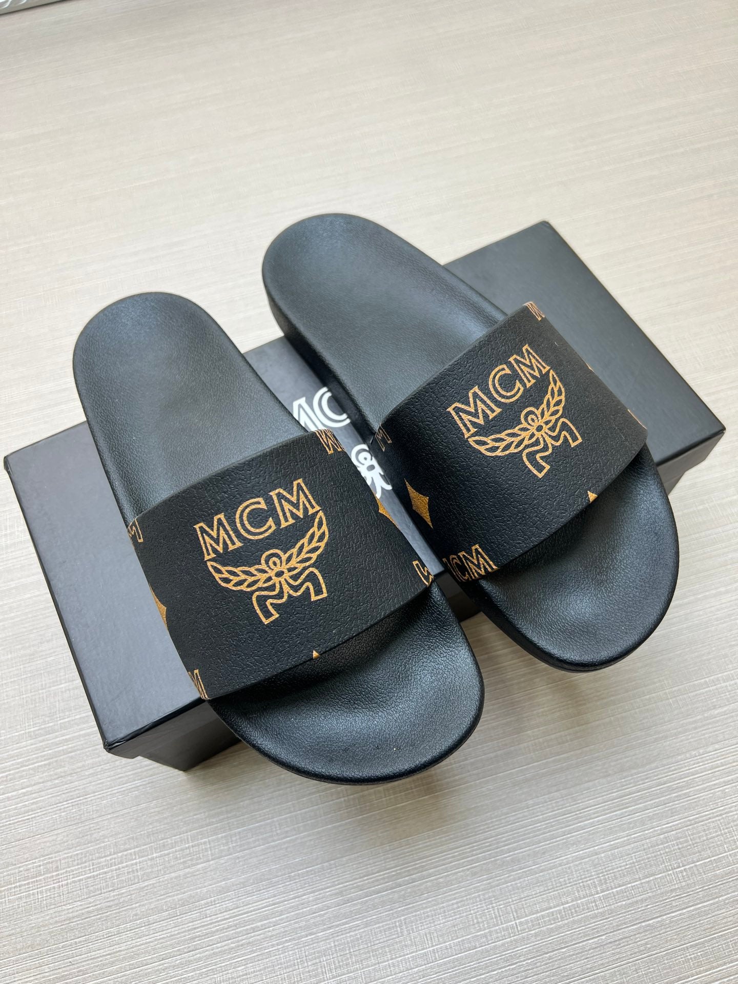 54M43ZDE Stylish slippers