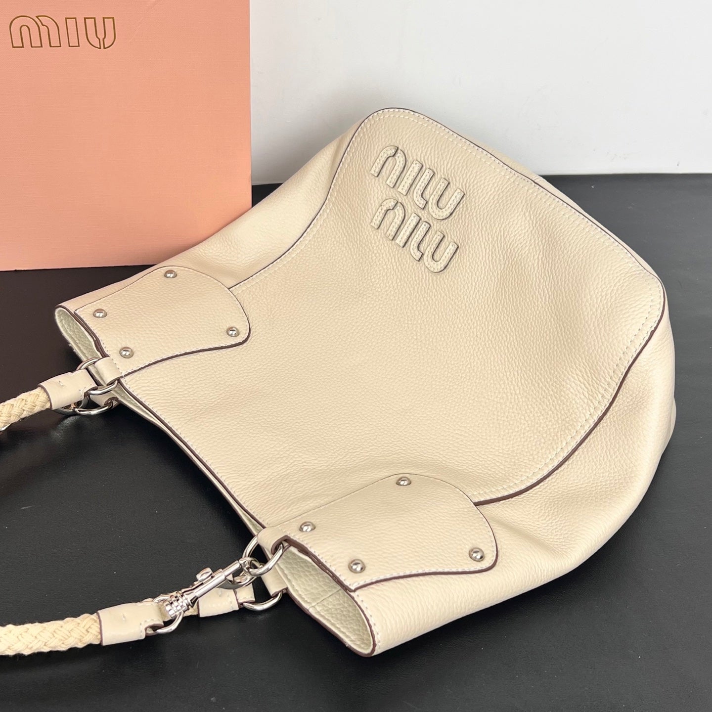 15RA3BDE Stylish leather bag