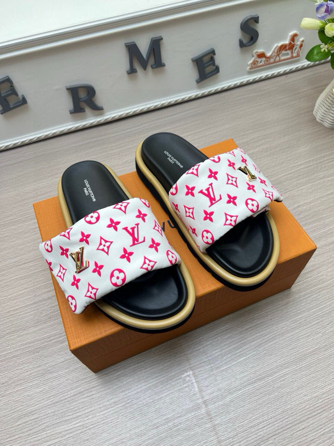 5QE10ZDE Stylish Slippers