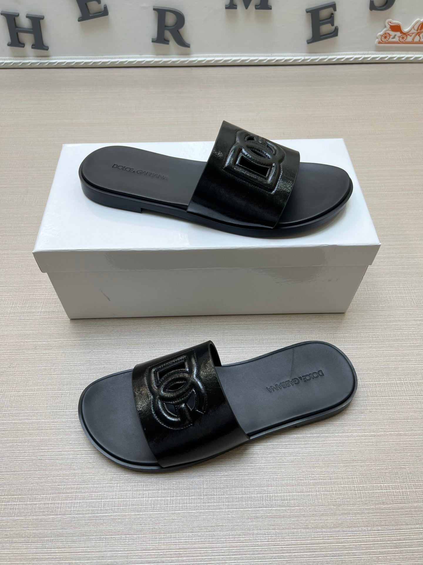 54A64ZDE Stylish slippers