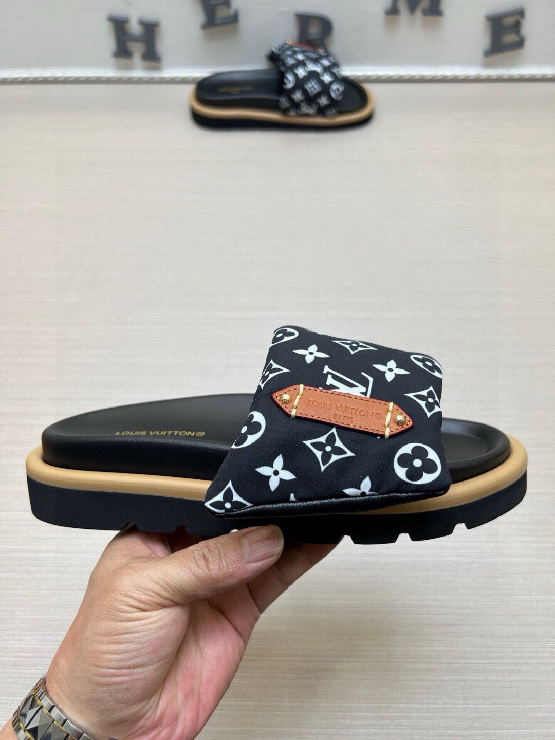 5QE9ZDE Stylish Slippers