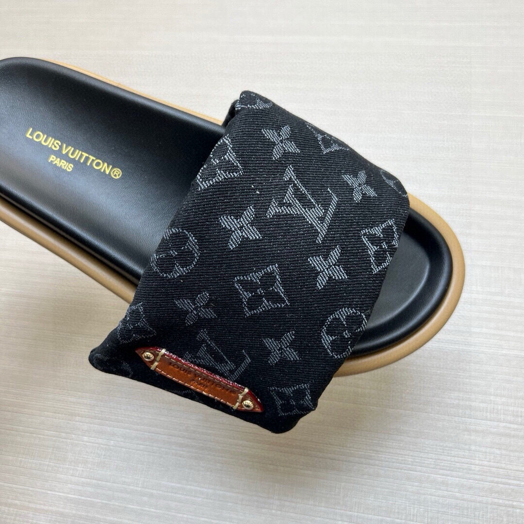 5QE8ZDE Stylish Slippers