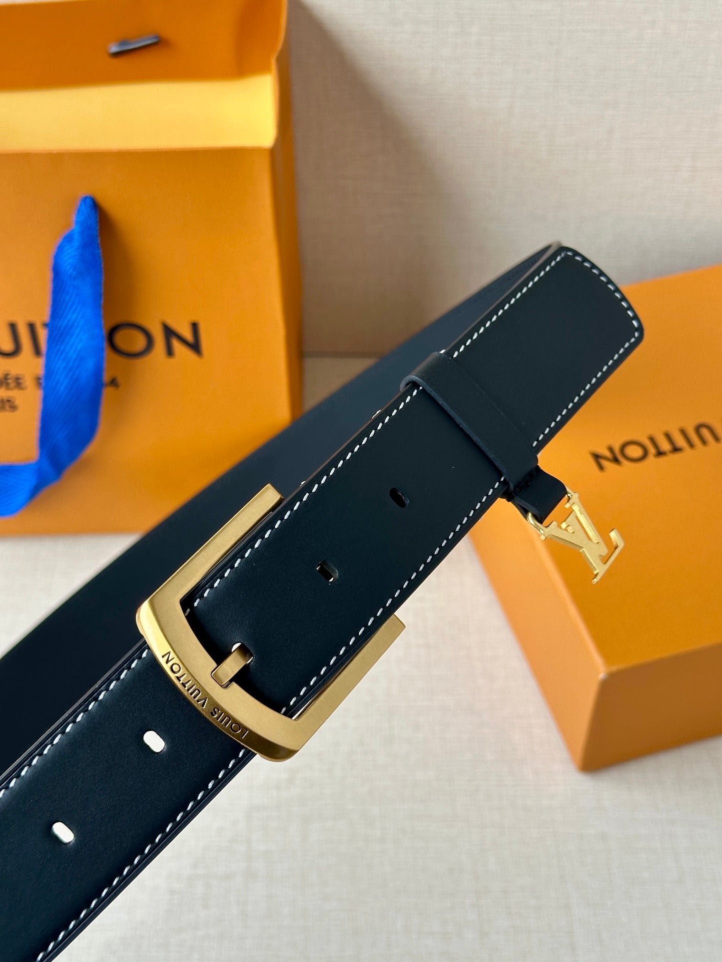 1WE161PDE Stylish High quality belt With full package